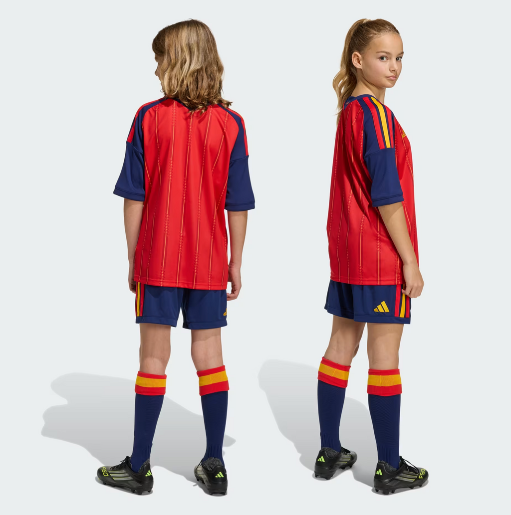 Conjunto primera equipación España 26