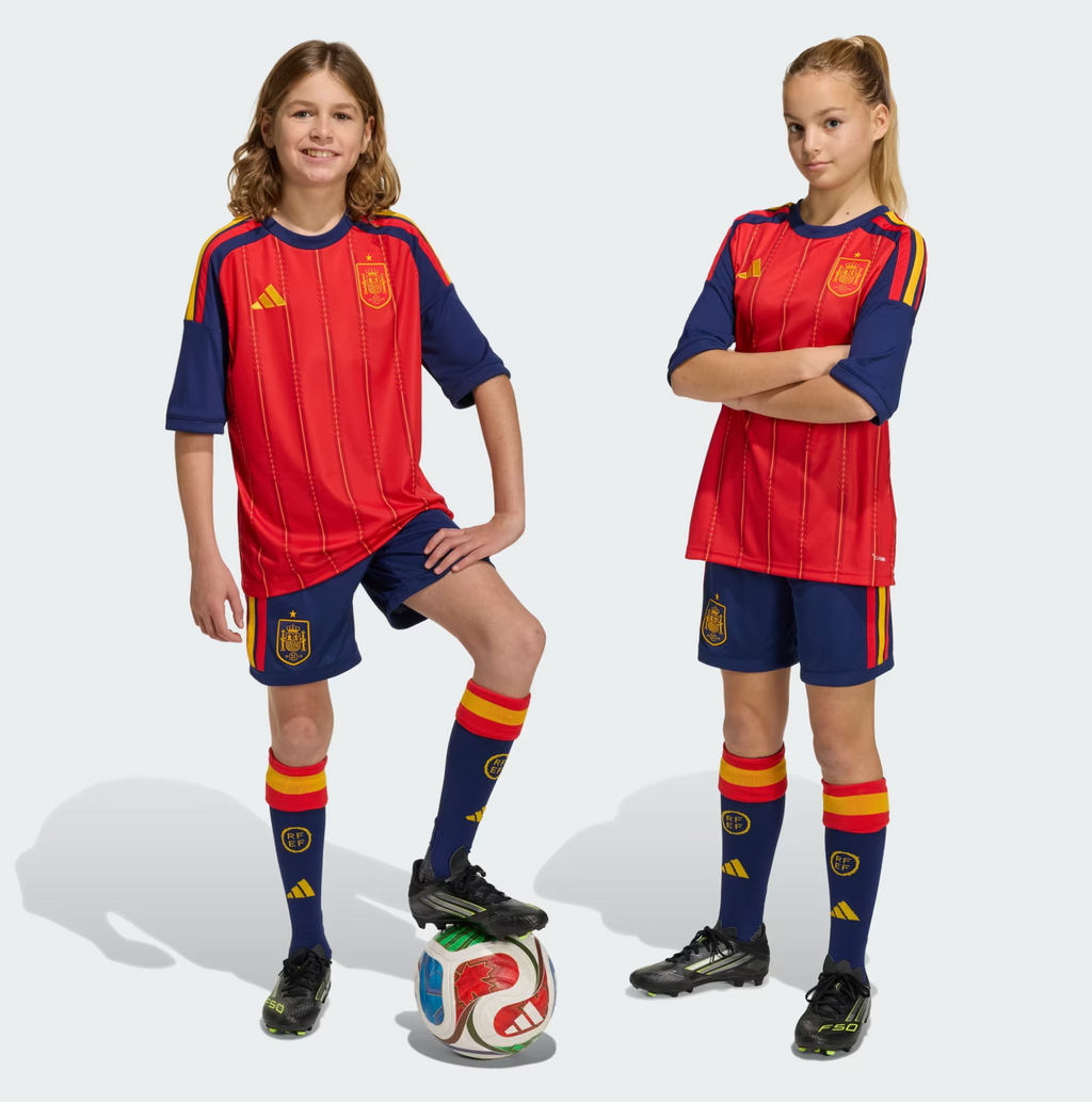 Conjunto primera equipación España 26